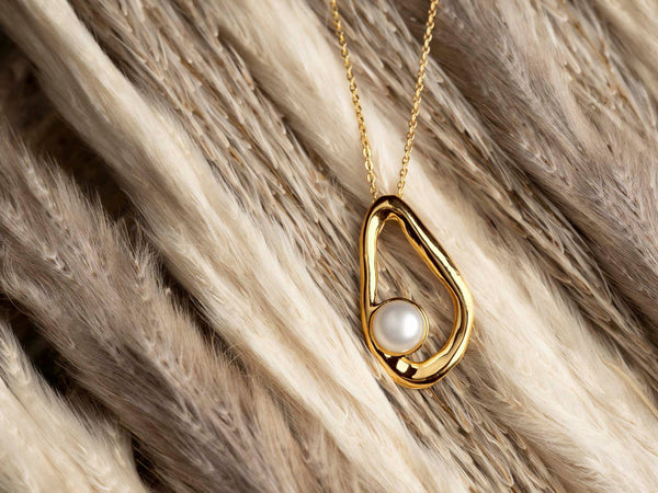 Still Moon Necklace